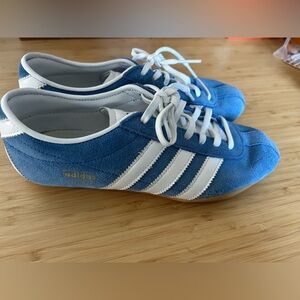 Adidas Tokyo size 8